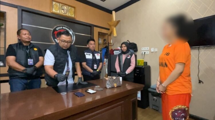 DJ Miss D Ditangkap Edarkan Pod Getar Rp2,1 Juta