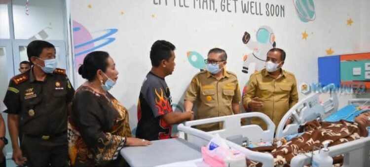 Bupati Karo Cek Kondisi Siswa Terdampak MBG, Pemkab Pastikan Penanganan Berlanjut