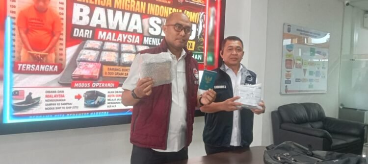PMI Asal Jawa Timur Ditangkap Bawa 8 Kg Sabu dari Malaysia