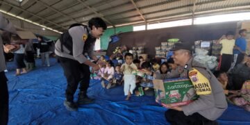 Polres Karo Berbagi Keceriaan ke Anak-Anak Pengungsi Sinabung