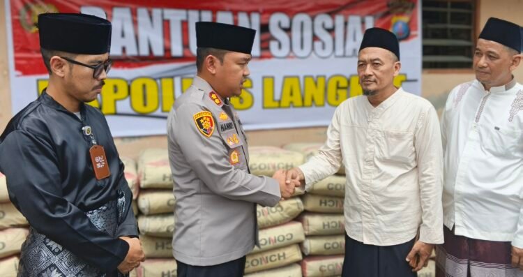 Kapolres Langkat Salurkan Bantuan Material Untuk Pembangunan Mesjid Al- Ikhlas