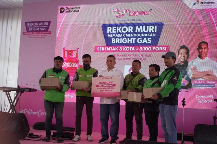 Pertamina Patra Niaga Sumbagut Sukseskan Rekor MURI: Memasak dengan Bright Gas di Medan