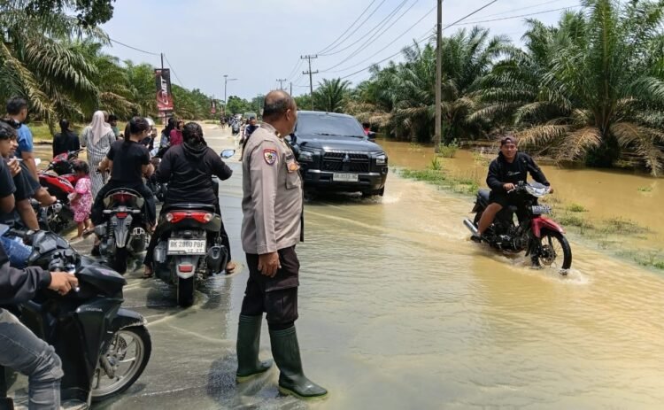 Jalan Sumor Bor-Tanjung Selamat Direndam Banjir