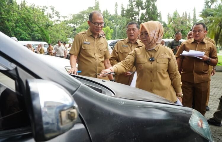 Plt. Bupati Langkat Tiorita Periksa Seluruh Kendaraan Dinas