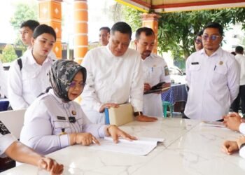 Sidak Puskesmas dan SMPN 1 Stabat, Bupati Tekankan Disiplin dan Pelayanan