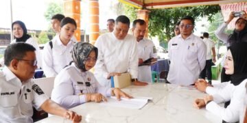 Sidak Puskesmas dan SMPN 1 Stabat, Bupati Tekankan Disiplin dan Pelayanan