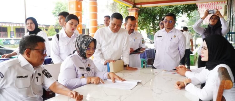 Sidak Puskesmas dan SMPN 1 Stabat, Bupati Tekankan Disiplin dan Pelayanan