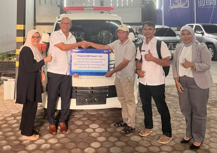 BRI Panyabungan Serahkan Ambulans kepada Yayasan Rahmi Cipta Sejahtera
