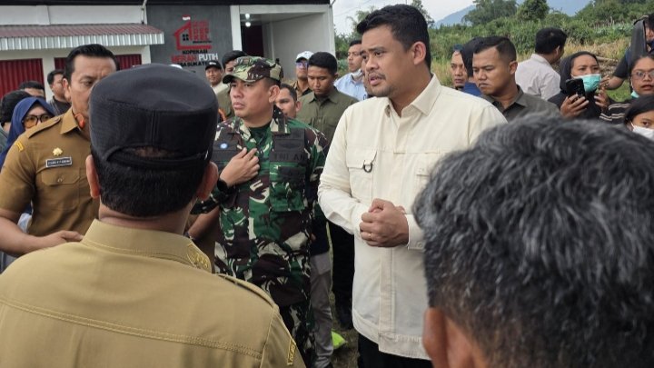 Tinjau Pengungsi Sinabung, Bobby Nasution Pastikan Keselamatan Warga