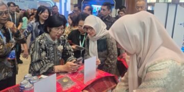 Gubernur BI Destry Damayanti Coba Langsung QRESTO di Booth Pemkot Medan