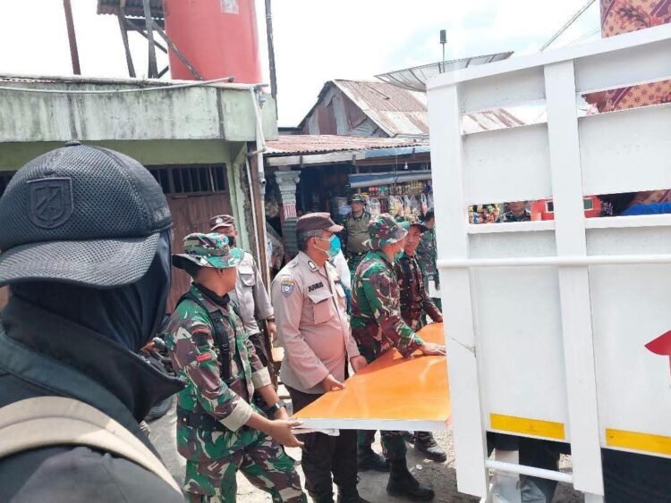 Polri, TNI dan BPBD Evakuasi 320 Warga Kuta Tengah Terdampak Abu Vulkanik