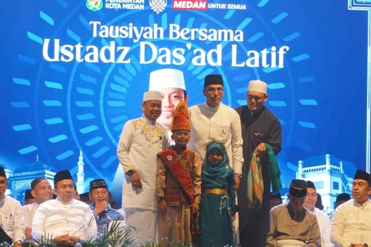 Maulid Nabi di Stadion Teladan, Rico Waas Ajak Warga Bersama Atasi Persoalan Medan