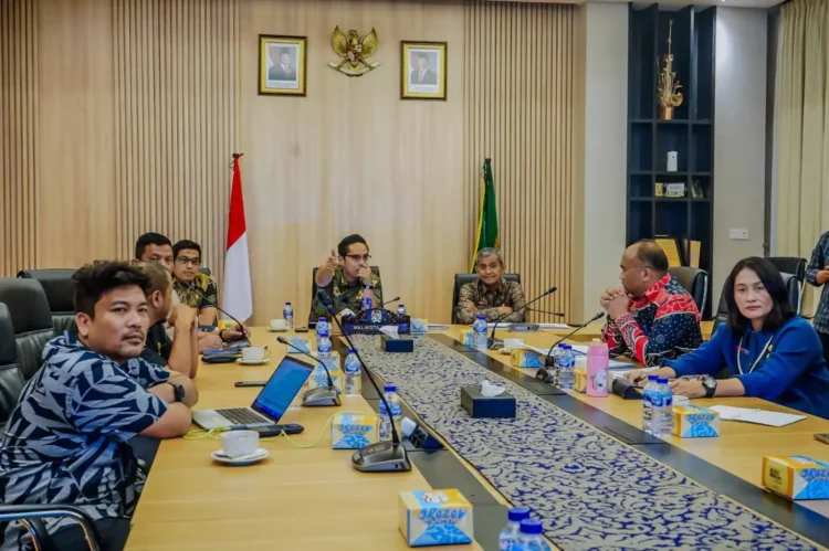 Tanggapi Pandangan Fraksi DPRD, Rico Waas Jelaskan Alasan Pencabutan Perda Nomor 2 Tahun 2013