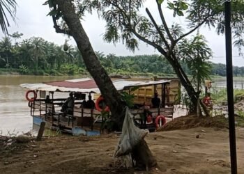 Getek Pantai Cermin – Kebun Kelapa Berlayar Tanpa Izin