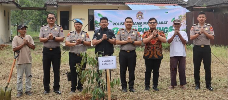 Kapolres Langkat Pimpin Kegiatan Green Policing, Ajak Personel Peduli Lingkungan