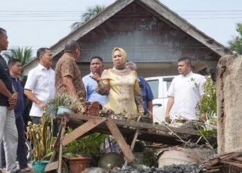 Plt. Bupati Tiorita Bantu Korban Kebakaran di Salapian