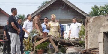 Plt. Bupati Tiorita Bantu Korban Kebakaran di Salapian