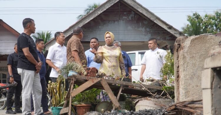 Plt. Bupati Tiorita Bantu Korban Kebakaran di Salapian