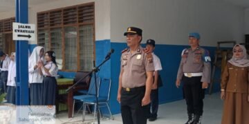 Pimpin Upacara di SMPN 9 Padangsidimpuan, Kapolsek Ajak Siswa Jauhi Narkoba dan Stop Perundungan