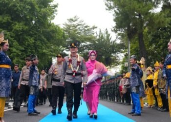 Resmi Pimpin Polda Sumut, Irjen Pol Sonny Irawan Disambut Ulos dan Tarian Tradisional