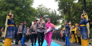 Resmi Pimpin Polda Sumut, Irjen Pol Sonny Irawan Disambut Ulos dan Tarian Tradisional