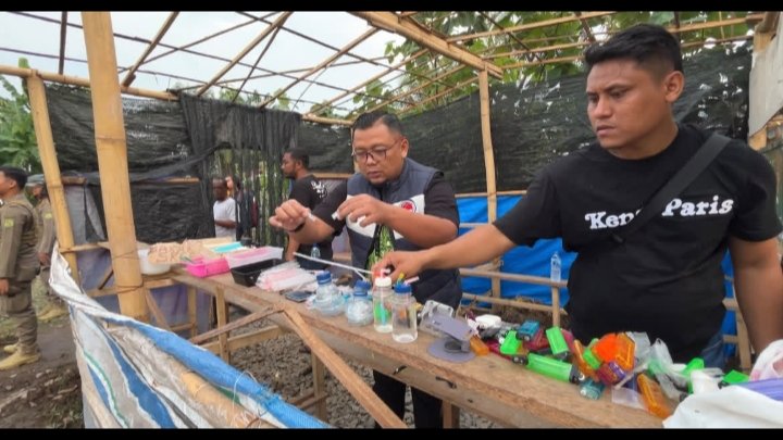 Tim Gabungan Gerebek Sarang Narkoba Serbajadi, 6 Barak Dibumihanguskan