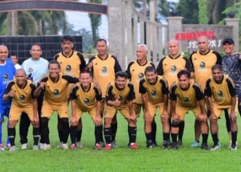 Pererat Silahturahmi, Kajati Aceh dan Kajari Medan Main Bola Kaki Bersama Tim Legend