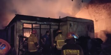 Tempat Penyimpanan Peralatan Dekorasi Pesta di Medan Johor Terbakar