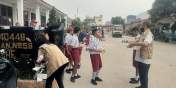 Antisipasi Dampak Kesehatan, Pemkab Karo Bagikan Masker Gratis untuk Warga dan Anak-Anak di Kabanjahe