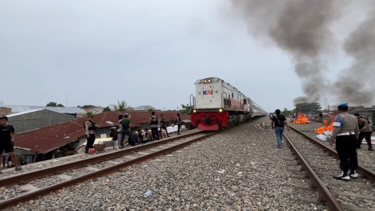 Sempat Bergumul, Polrestabes Medan Gerebek Sarang Narkoba Rel Tembung