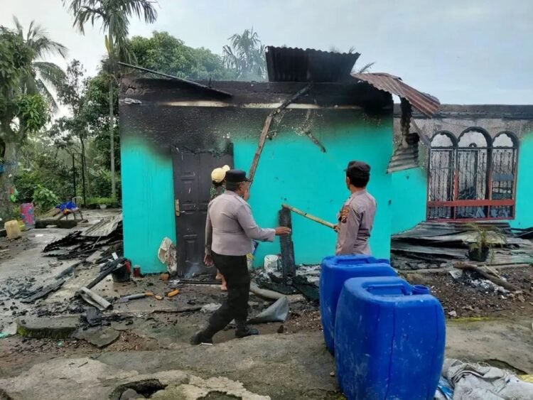 Rumah Warga di Desa Rimokayu Terbakar, Polsek Tiganderket Gelar Penyelidikan